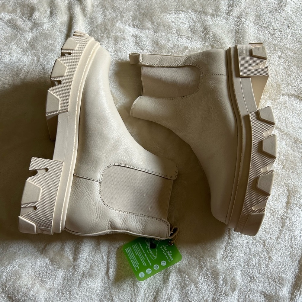 Sam Edelman Daelyn Chunky Sole Short Boots /
Modern Ivory Leather size 10